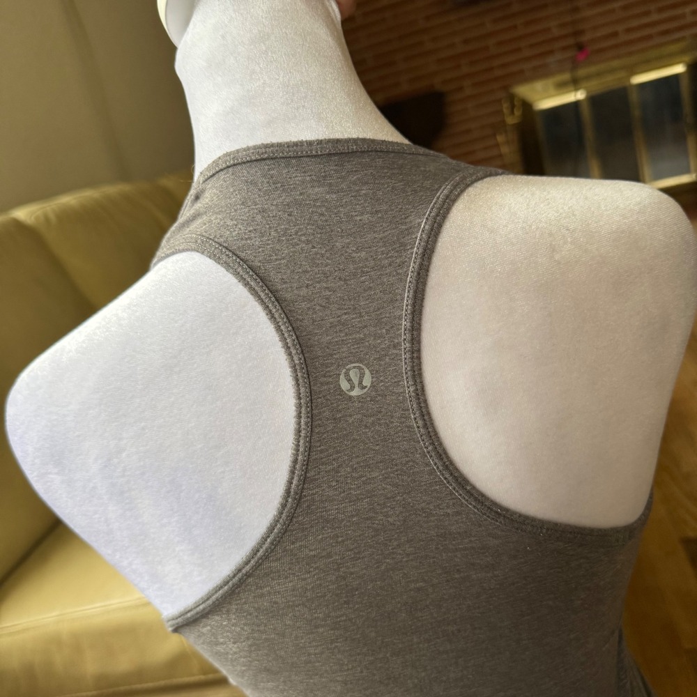 Lululemon Heathered Grey Racerback Tank Top‎ Athletic Yoga Scoop Neck Slim Fit